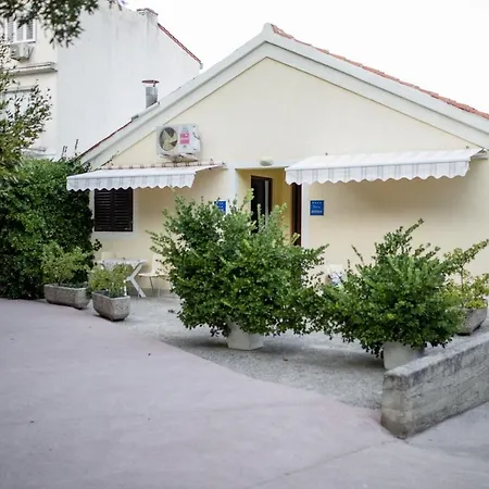 Vladimir 2835 Apartment Rab Town
