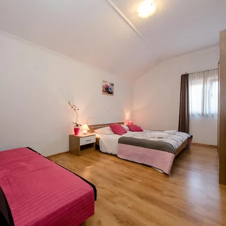 Apartment Vladimir 2835 Rab Town