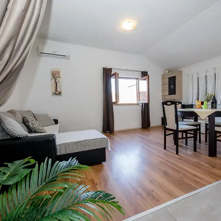 Apartment Vladimir 2835 Rab Town