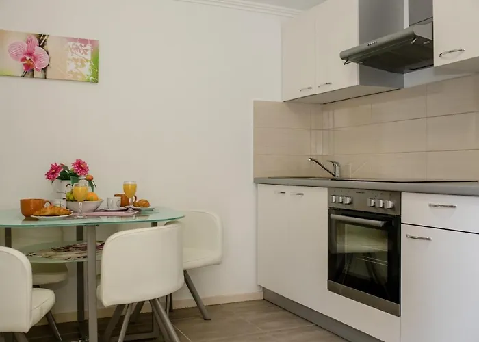 Vladimir Downtown Apartman Rab Town